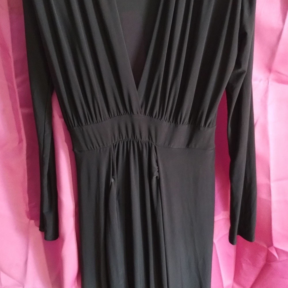 Elegant Black V-Neck Ruched Cocktail Gown
